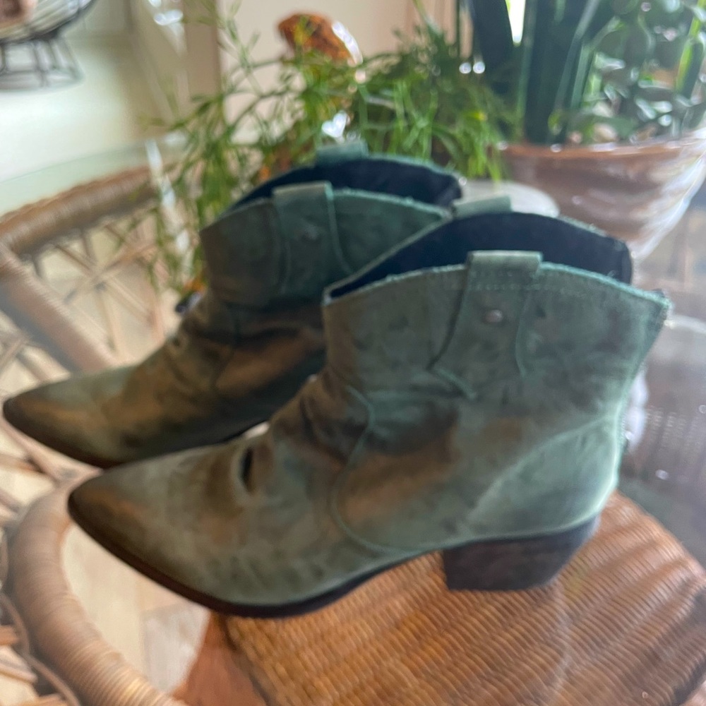 FREE PEOPLE LEATHER BOOTIE, Made in Spain